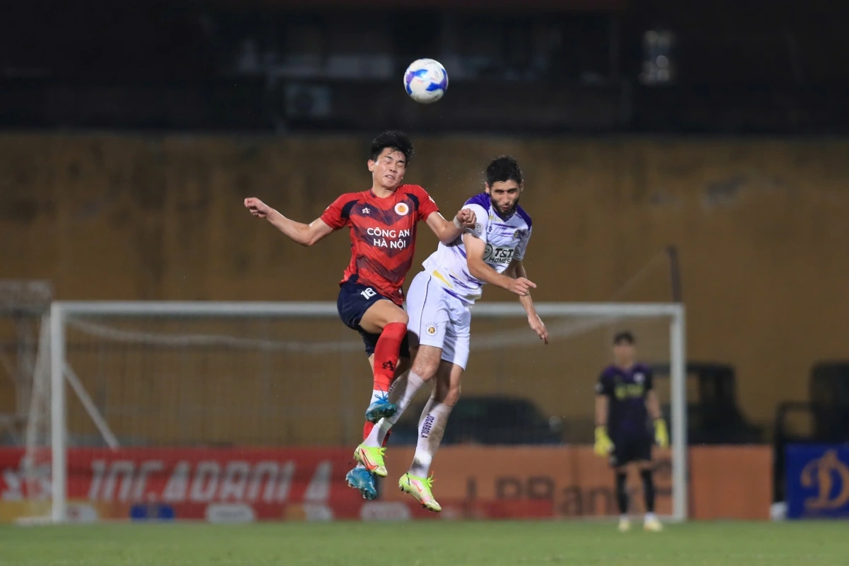 Hà Nội đang có ba đội bóng đang thi đấu ở V-League là Hà Nội FC, CAHN và Thể Công Viettel.
