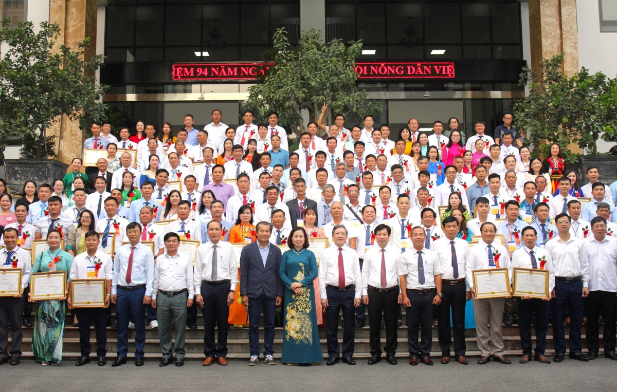 Trung ương Hội nông dân Việt Nam gặp mặt 126 nông dân xuất sắc và hợp tác xã tiêu biểu năm 2024.