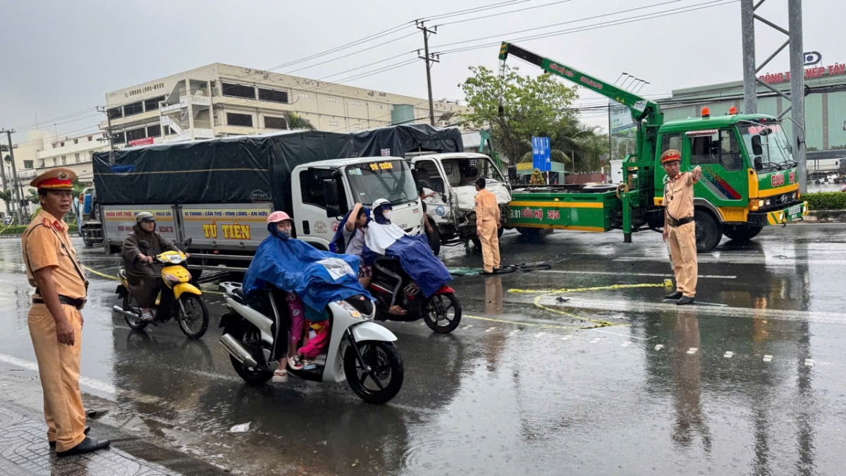 Hiện trường vụ tai nạn giao thông trên tuyến Quốc lộ 91
