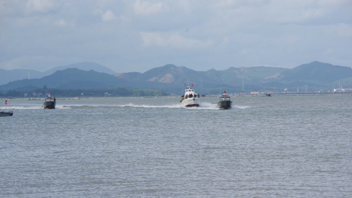 Tuần tra song phương trên biển
