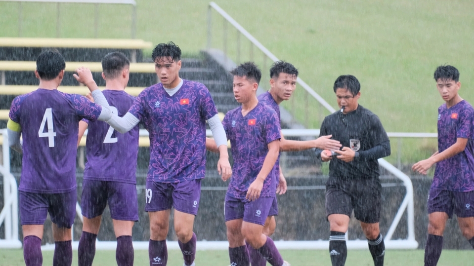 U17 Việt Nam thắng Đại học Shizuoka FC 7-0.