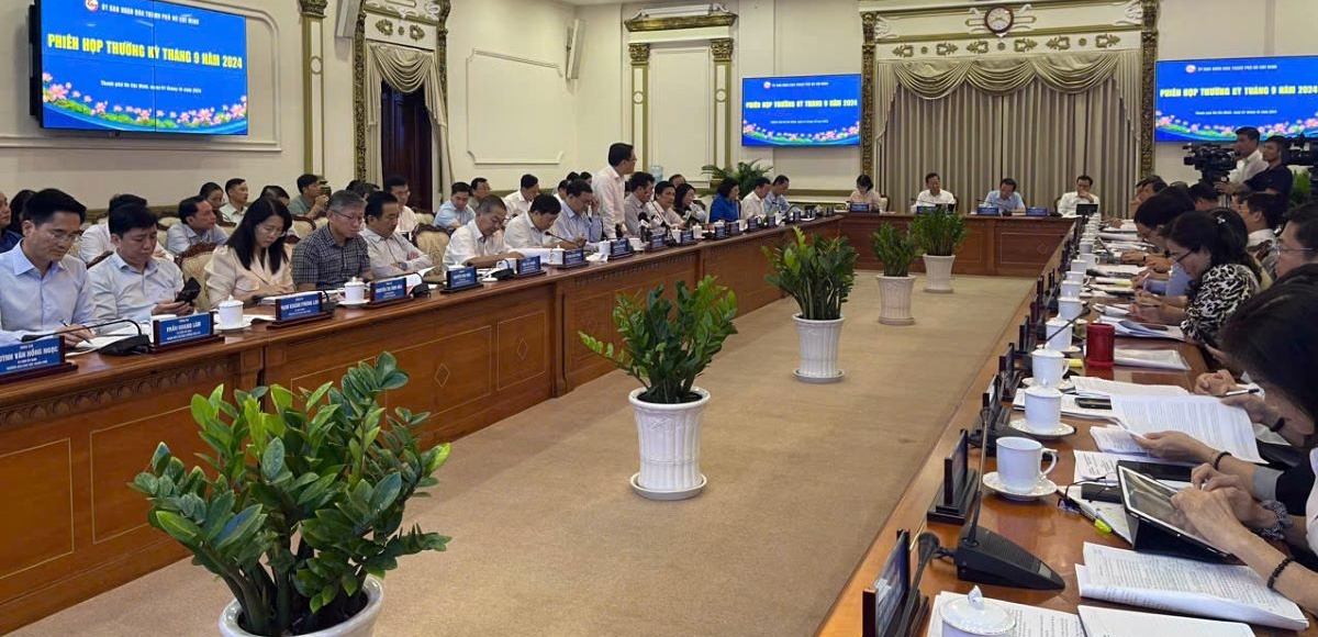 UBND TP.HCM họp tình hình kinh tế- xã hội 9 tháng và triển khai nhiệm vụ các tháng cuối năm