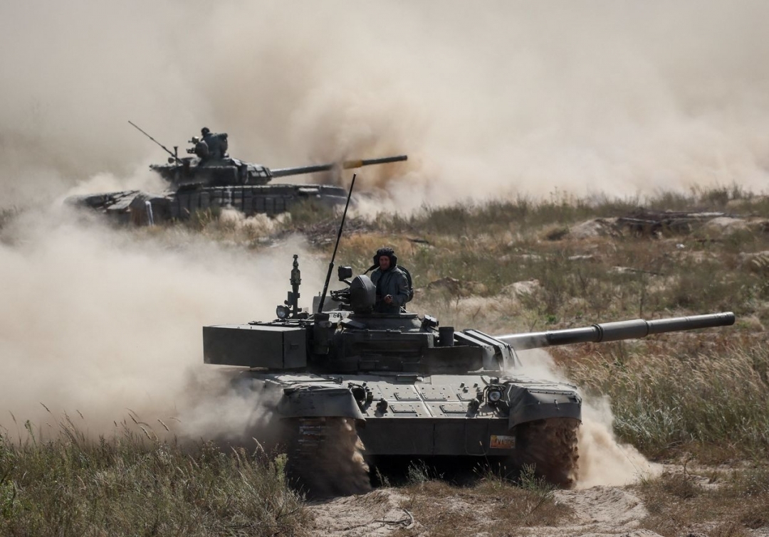 Cả Nga và Ukraine đều đổ nhiều nguồn lực cho cuộc chiến tiêu hao. Ảnh minh họa: Reuters