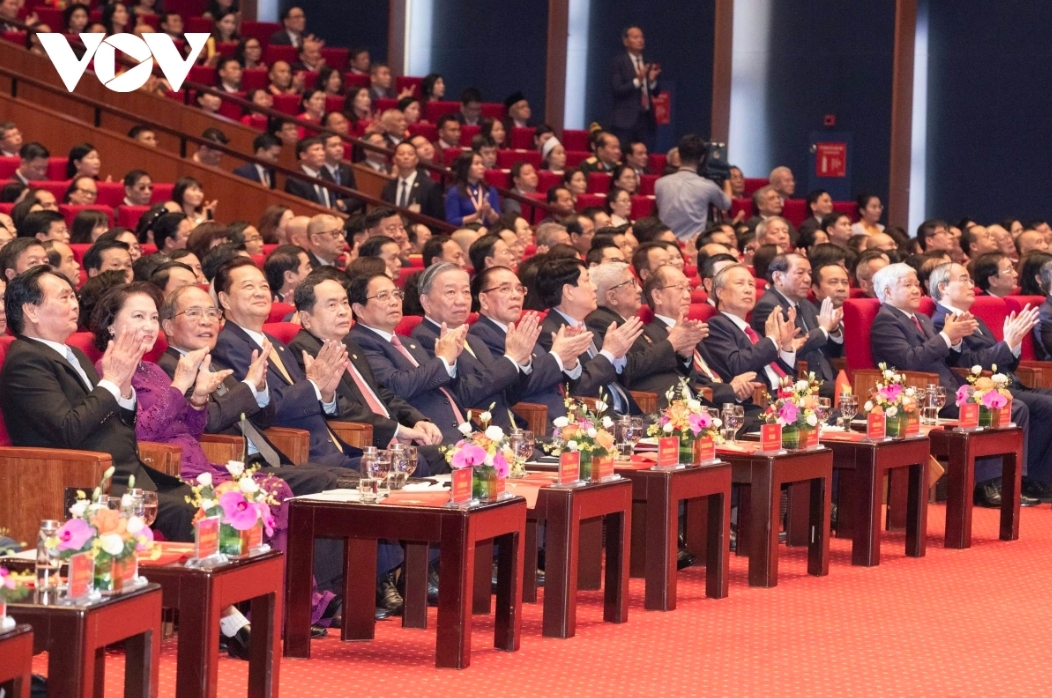 As many as 1,052 delegates representing various classes, ethnic groups, religions, armed forces, overseas Vietnamese, and VFF officials at all levels participate in the event.