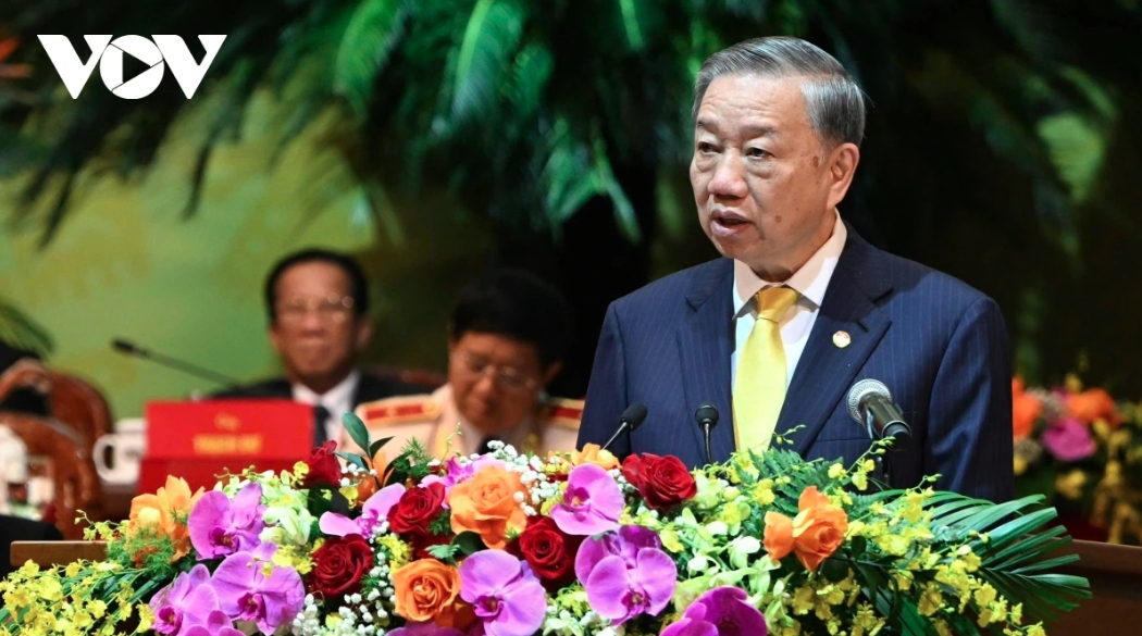 Party General Secretary and State President To Lam addresses the event.