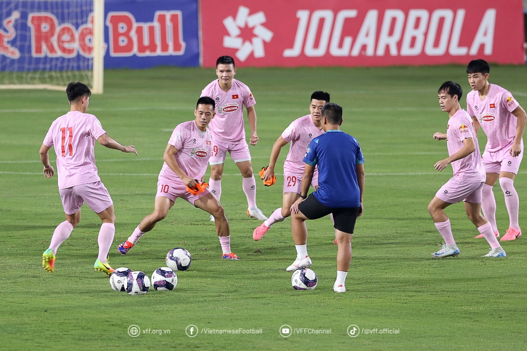 Do V-League đã tạm dừng nên dự kiến ngay trong ngày đầu tiên, HLV Kim Sang Sik có dầy đủ quân số. 