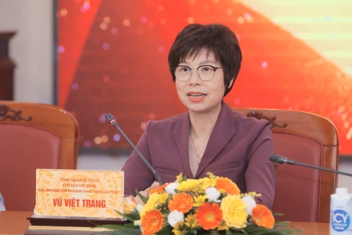 Tổng Giám đốc TTXVN Vũ Việt Trang, Chủ tịch Hội đồng Giải Ảnh báo chí Khoảnh khắc Vàng lần thứ 7 chủ trì họp báo ngay sau lễ phát động. Ảnh: Minh Quyết - TTXVN