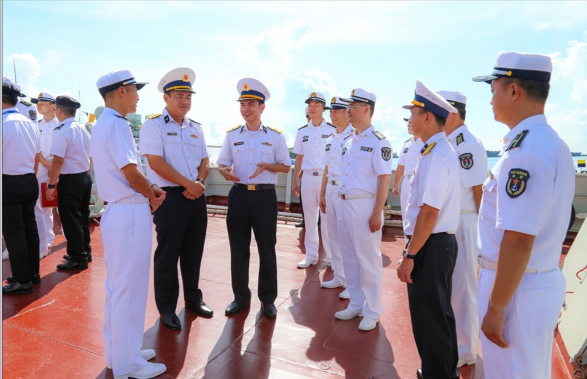 Sĩ quan Vùng 4 giao lưu với Hải quân các nước ASEAN