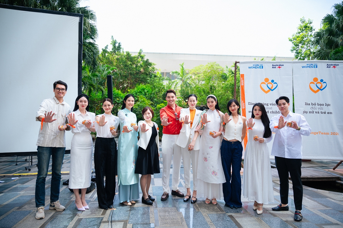 Có mặt trong khu vườn tràn đầy sắc cam tại khách sạn Sheraton Hà Nội West, các nghệ sỹ, KOLs tham dự chia sẻ quan điểm của mình về chương trình.