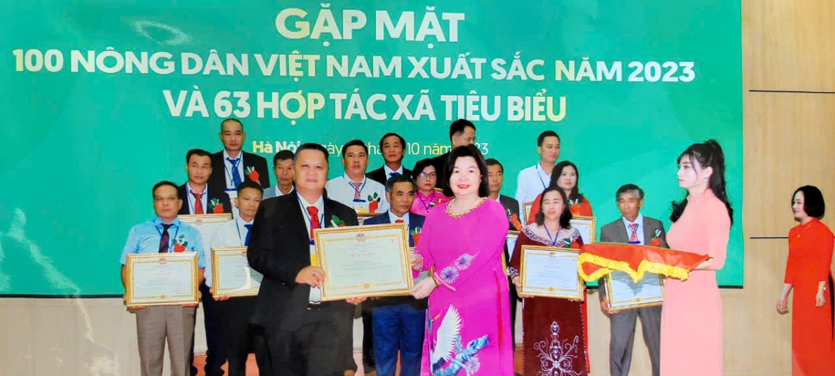 TW Hội Nông dân Việt Nam tặng bằng khen cho ông Châu Minh Hải