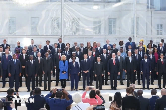 Tổng Bí thư, Chủ tịch nước Tô Lâm; Tổng thống Cộng hòa Pháp Emmanuel Macron, Trưởng đoàn các nước thành viên Pháp ngữ chụp ảnh chung. (Ảnh: Trí Dũng/TTXVN)