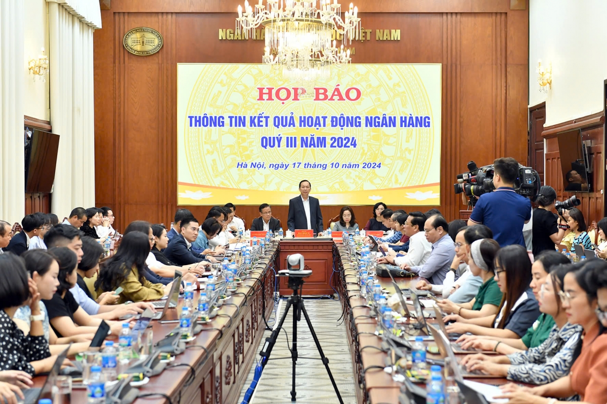 Phó Thống đốc Thường trực Ngân hàng Nhà nước Việt Nam Đào Minh Tú chủ trì họp báo chiều 17/10, tại Hà Nội, thông tin kết quả hoạt động ngân hằng quý III/2024.