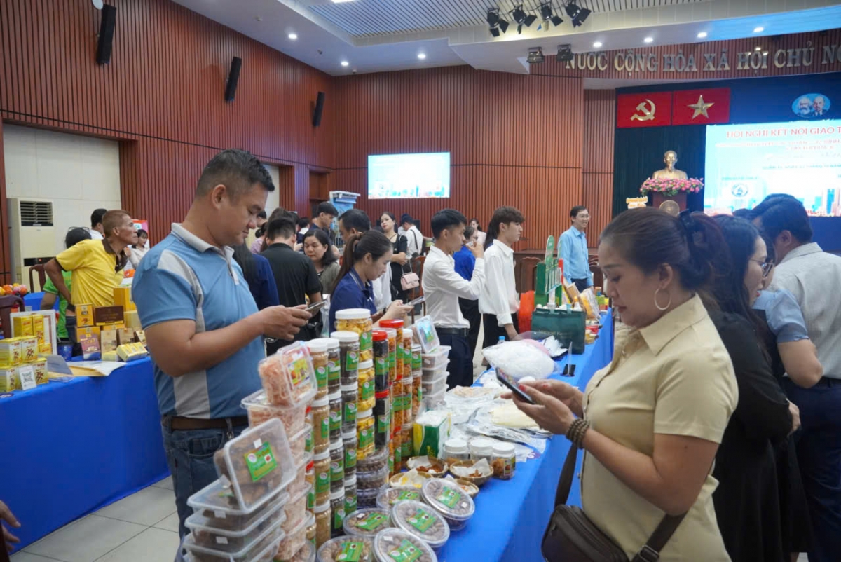 Các chương trình kết nối doanh nghiệp có vai trò quan trọng trong bối cảnh tiêu dùng trong nước ảm đạm như hiện nay (Ảnh: Hoàng Minh)
