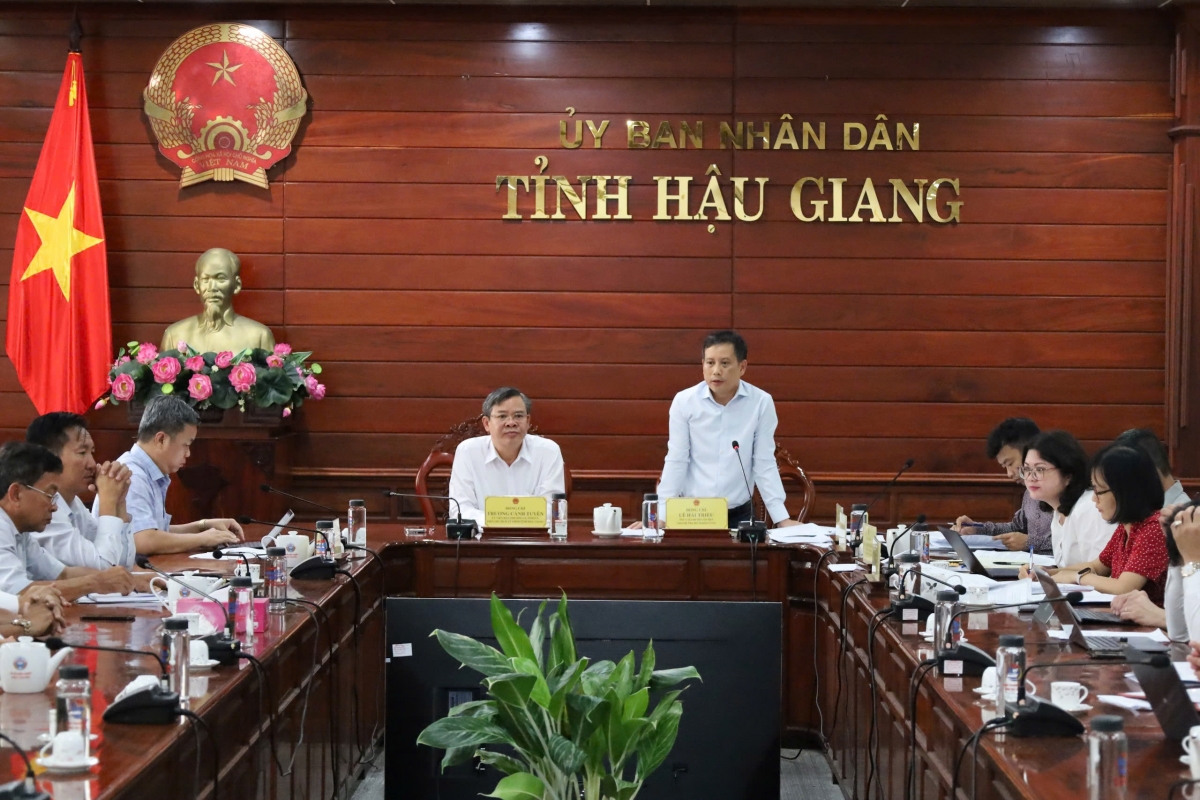 Quang cảnh buổi làm việc