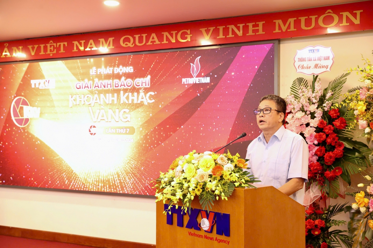 Ông Nguyễn Thắng, Tổng biên tập Báo ảnh Việt Nam, Phó Chủ tịch Hội đồng, Phó Trưởng ban Thường trực Giải Ảnh báo chí Khoảnh khắc Vàng lần thứ 7 công bố thể lệ cuộc thi. 
