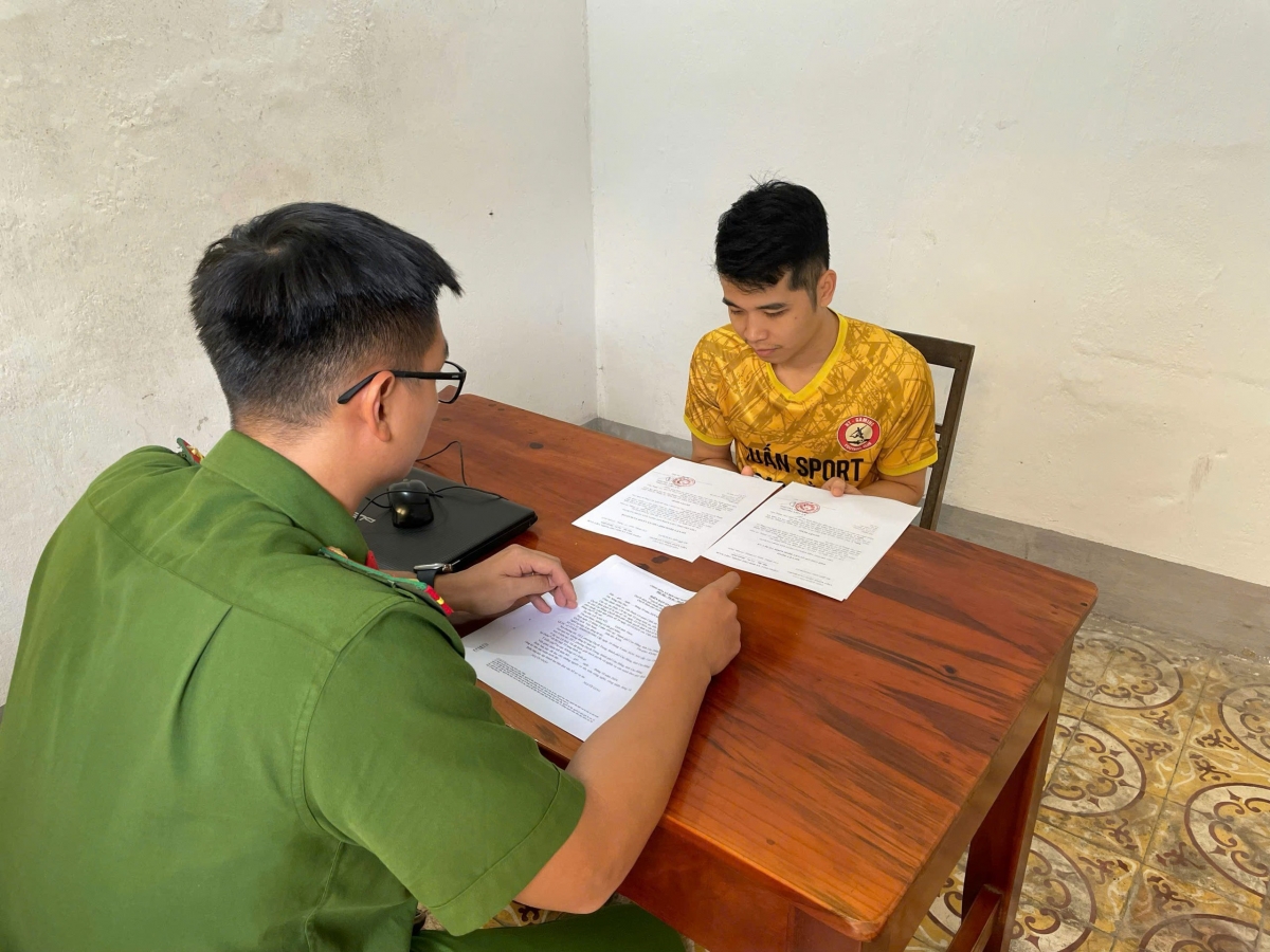 Đối tượng Lê Anh Vũ tại cơ quan công an