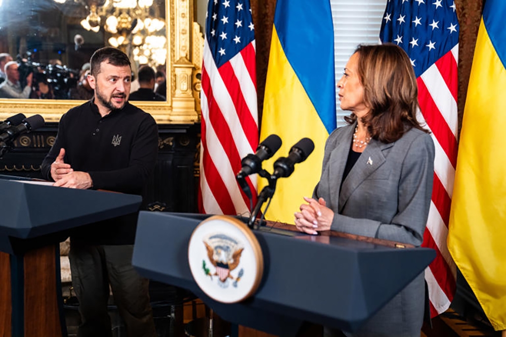 Tổng thống Ukraine Volodymyr Zelensky và Phó Tổng thống Mỹ Kamala Harris. Ảnh: Washington Post