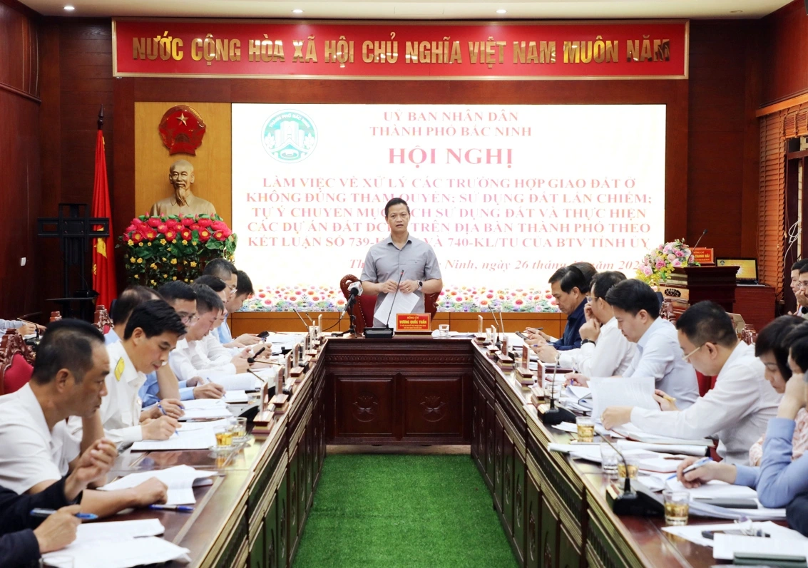 Chủ tịch UBND tỉnh Bắc Ninh Vương Quốc Tuấn chỉ đạo xử lý các trường hợp giao đất ở không đúng thẩm quyền; sử dụng đất lấn chiếm