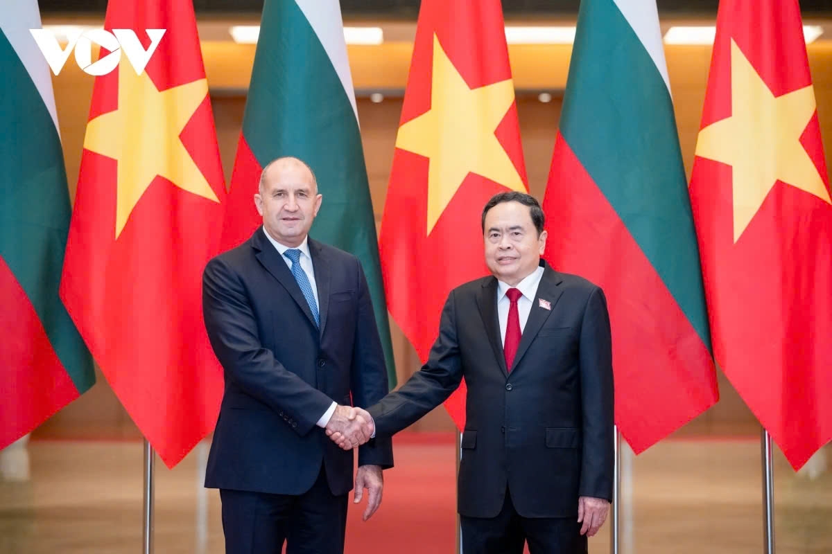 Meeting with National Assembly Chairman Tran Thanh Man, the two leaders stress the need to foster cooperation in trade, investment, healthcare, education, security, and defense.