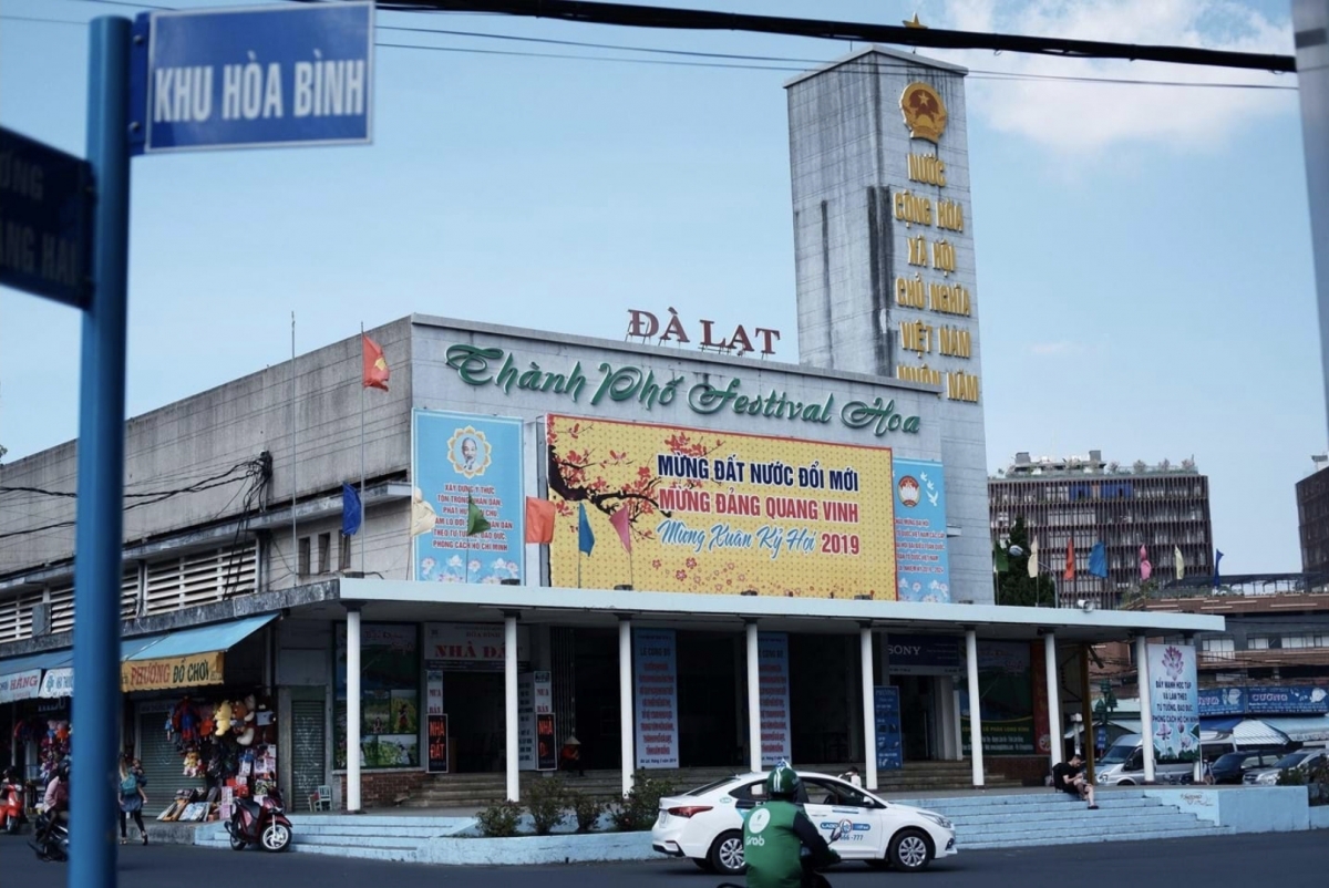 Lễ hội Áo dài thành phố Đà Lạt 2024: lần đầu tiên mang sân khấu thực cảnh hoành tráng đến khu Hòa Bình