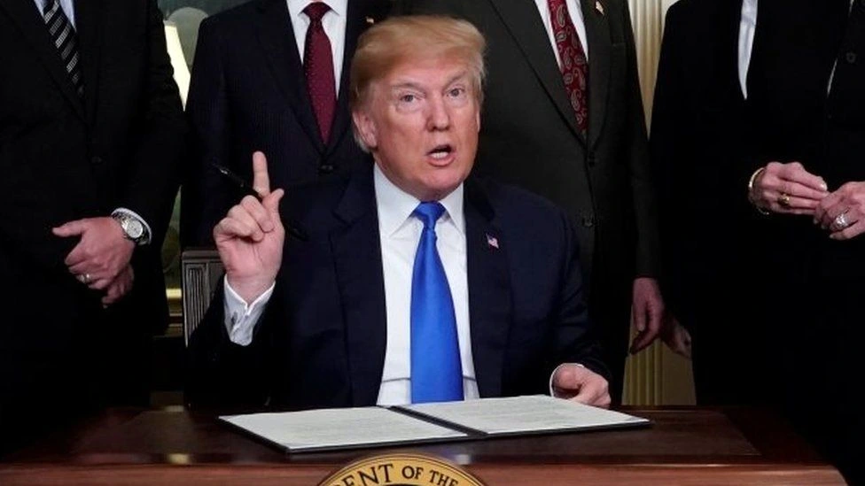 Tổng thống đắc cử Donald Trump cảnh báo áp dụng mức thuế 10%-20% đối với hàng nhập khẩu từ tất cả các quốc gia - Ảnh: Reuters