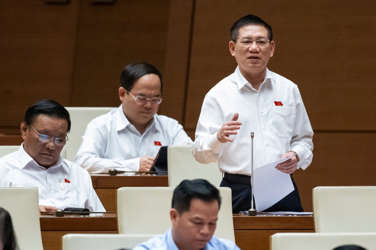 Phó Thủ tướng, Bộ trưởng Bộ Tài chính Hồ Đức Phớc tham gia giải trình một số vấn đề đại biểu Quốc hội đặt ra trong phiên chất vấn tại Kỳ họp thứ 8, Quốc hội khóa XV