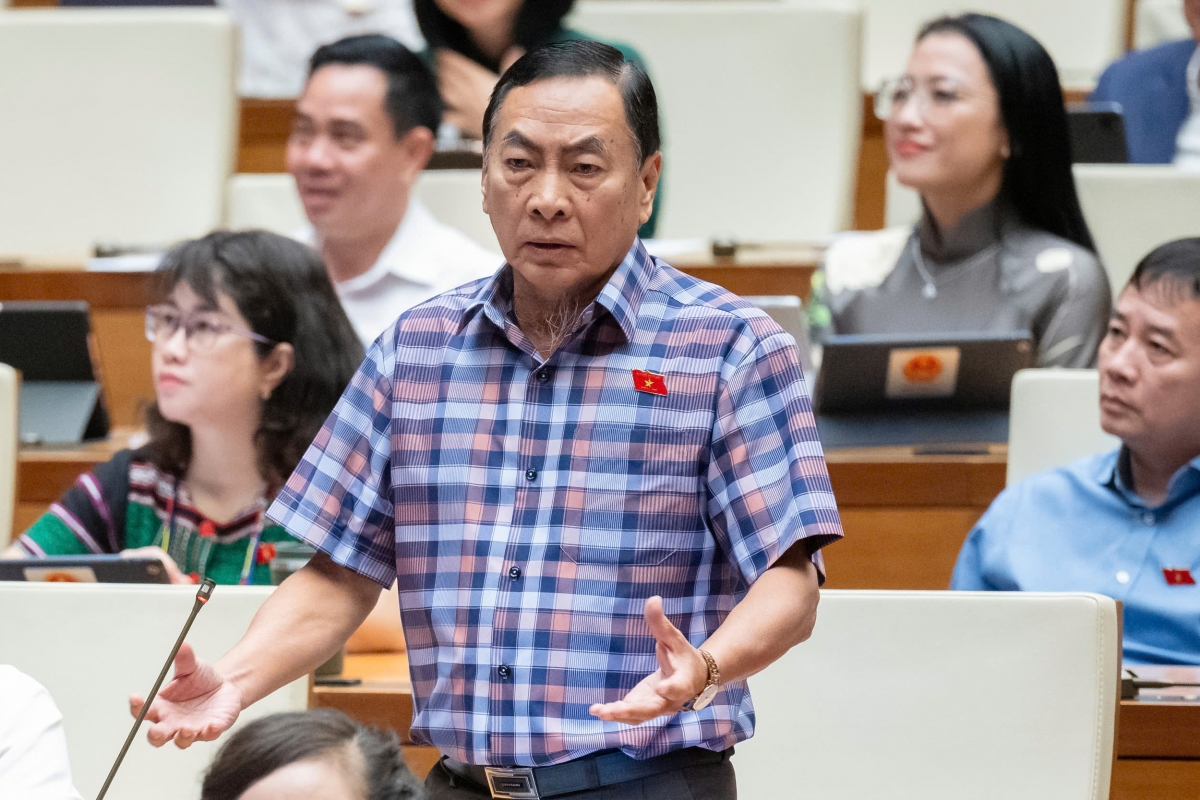 Đại biểu Phạm Văn Hòa chất vấn Thống đốc Nguyễn Thị Hồng