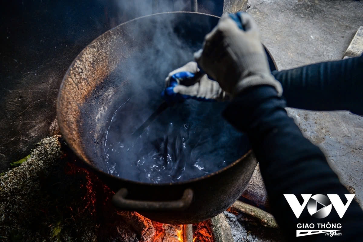 Black soy sauce is also made from soybeans. After the fermentation process, a portion of the soy sauce is filtered out and then cooked down to create the black soy sauce.