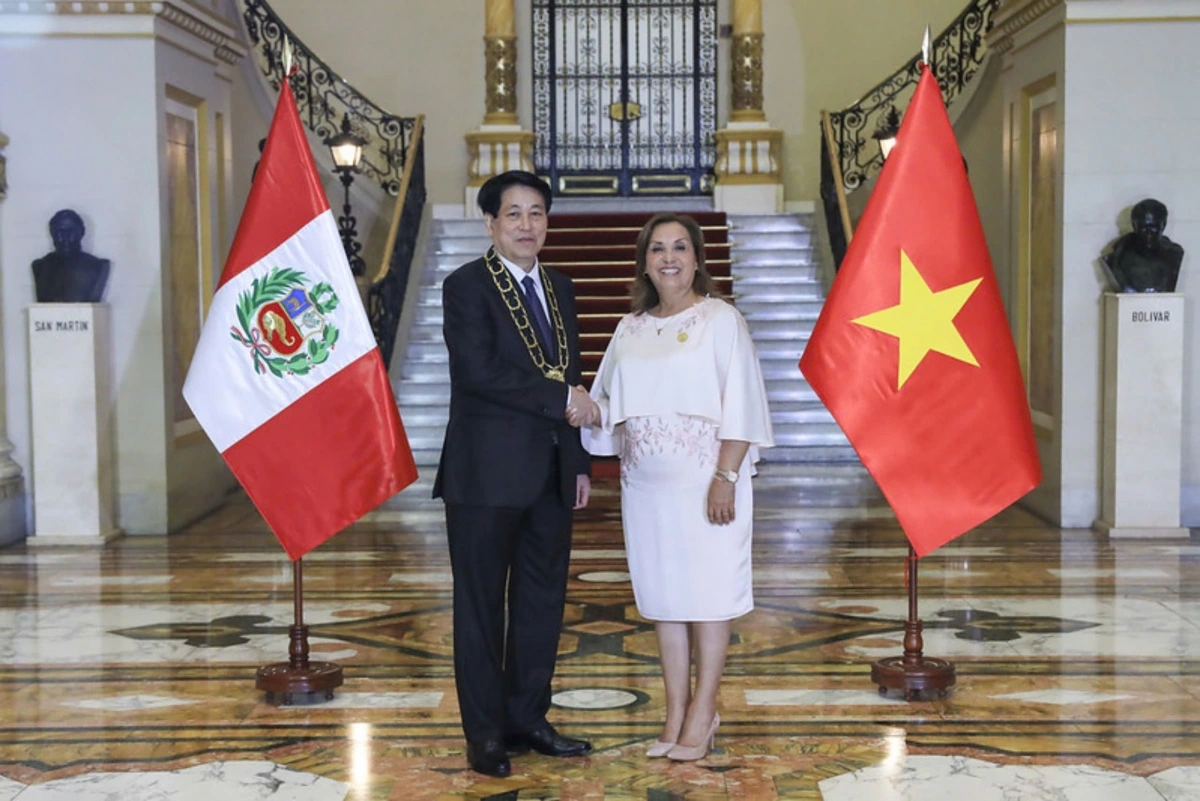 Chủ tịch nước Lương Cường và Tổng thống Peru Dina Ercilia Boluarte Zegarra