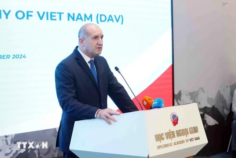 On November 26, President Radev delivers a speech at the Diplomatic Academy of Vietnam, emphasizing Vietnam’s role as a bridge between Bulgaria and ASEAN and Bulgaria’s role as a gateway to the EU for Vietnam.