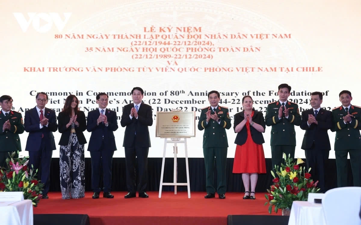 On the evening of November 11, President Luong Cuong and the Vietnamese delegation attend a ceremony marking the 80th anniversary of the founding of the Vietnam People’s Army (December 22, 1944 – 2024), the 35th anniversary of National Defense Day (December 22, 1989 – 2024), and the official inauguration of Vietnam’s Defense Attaché Office in Chile.