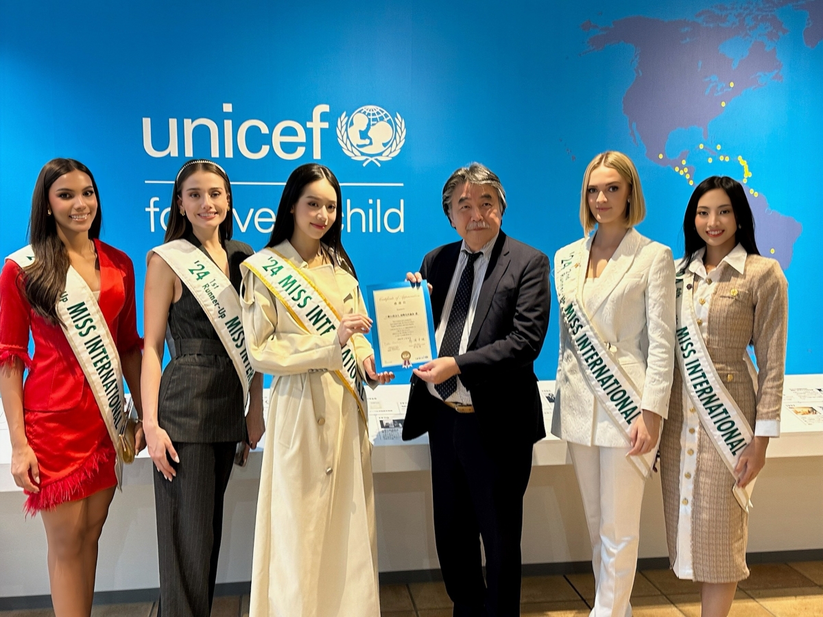 Trong khuôn khổ chương trình sau khi đăng quang Miss International 2024, tân Hoa hậu Thanh Thủy không chỉ là niềm tự hào của Việt Nam mà còn là một đại sứ truyền cảm hứng về các mục tiêu phát triển bền vững. Mới đây, cô đã có chuyến thăm đặc biệt tới trụ sở United Nations Children’s Fund (UNICEF) tại Tokyo, Nhật Bản, cùng với các Á hậu của cuộc thi.