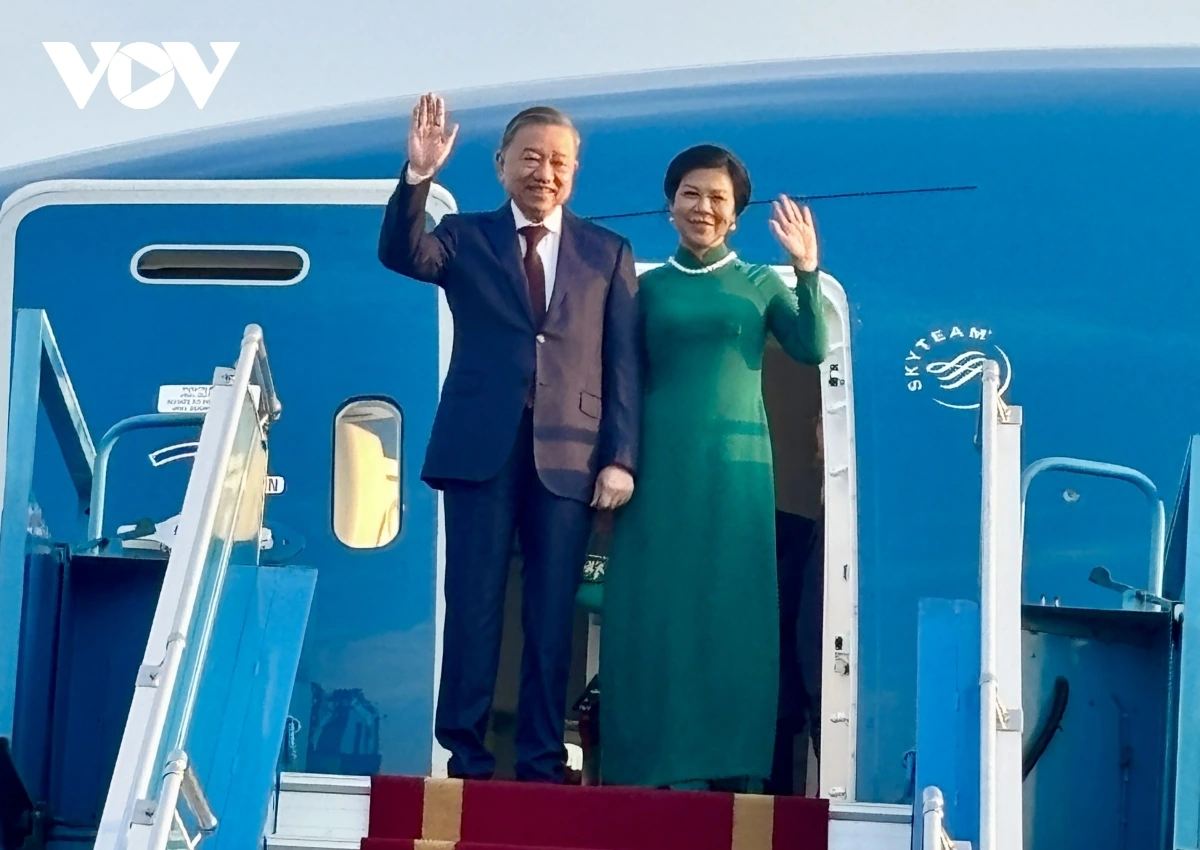 Ngày 21/11, Tổng Bí thư Tô Lâm và Phu nhân cùng đoàn đại biểu cấp cao Việt Nam lên đường thăm chính thức Malaysia đến ngày 23/11 theo lời mời của Thủ tướng Malaysia Anwar Ibrahim và Phu nhân.