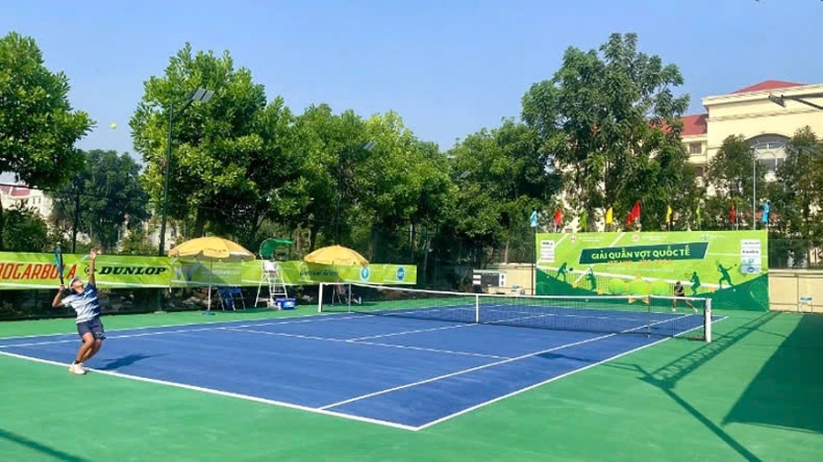 The 2024 ITF U18-J30 Tennis Tournament has attracted the participation of nearly 200 athletes from 18 countries and territories worldwide. (Photo: nhandan.vn)