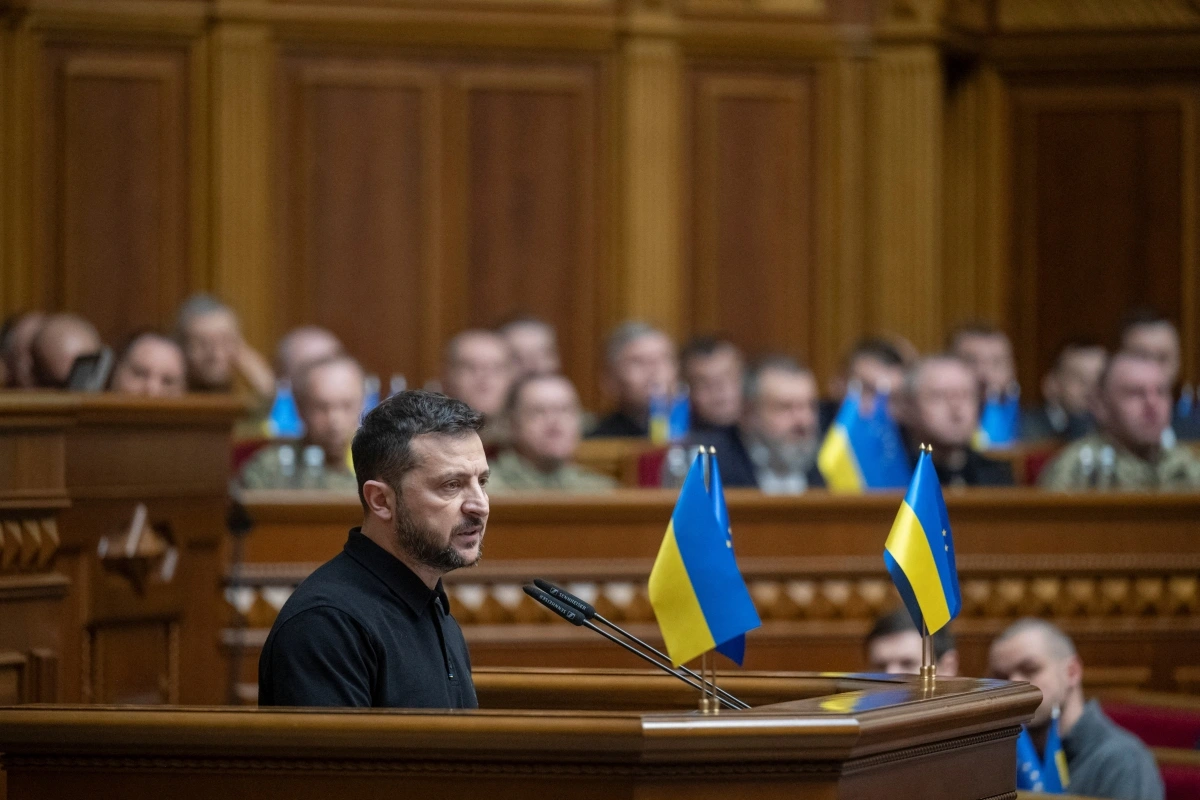 Tổng thống Ukraine Volodymyr Zelensky trong phiên họp Quốc hội ở Kiev. Ảnh: Reuters