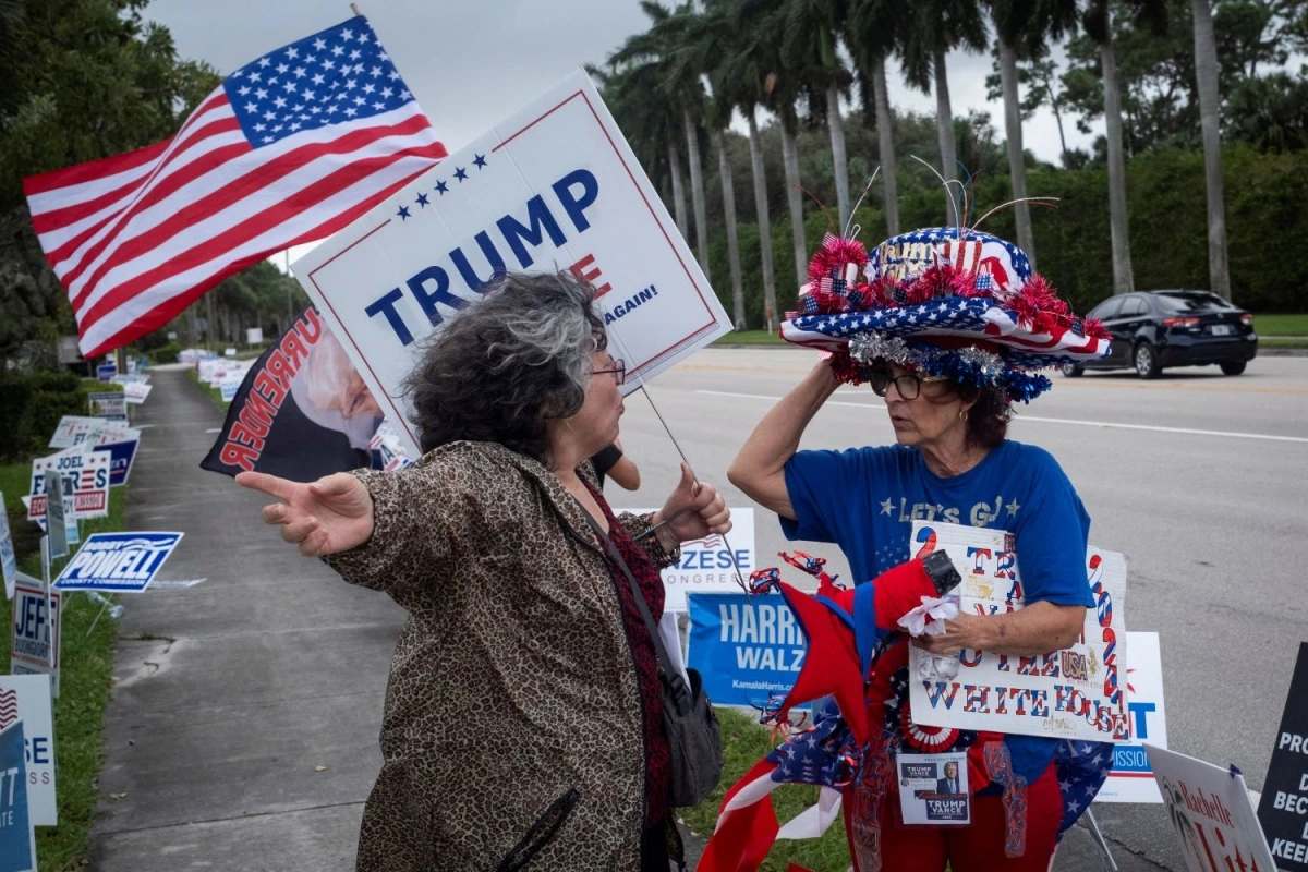 Những người ủng hộ ông Trump đi bỏ phiếu tại bang Florida (Ảnh: Reuters)
