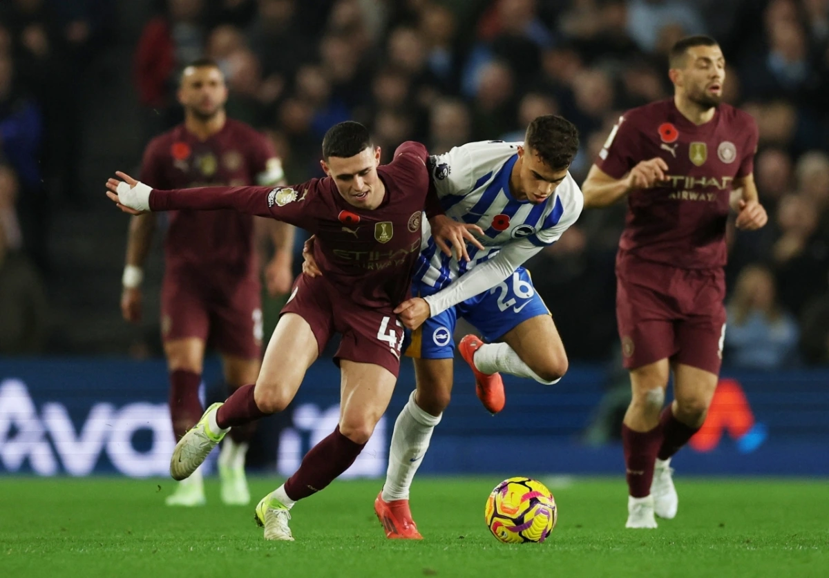 Brighton và Man City đang chơi đôi công tốc độ (Ảnh: Reuters)