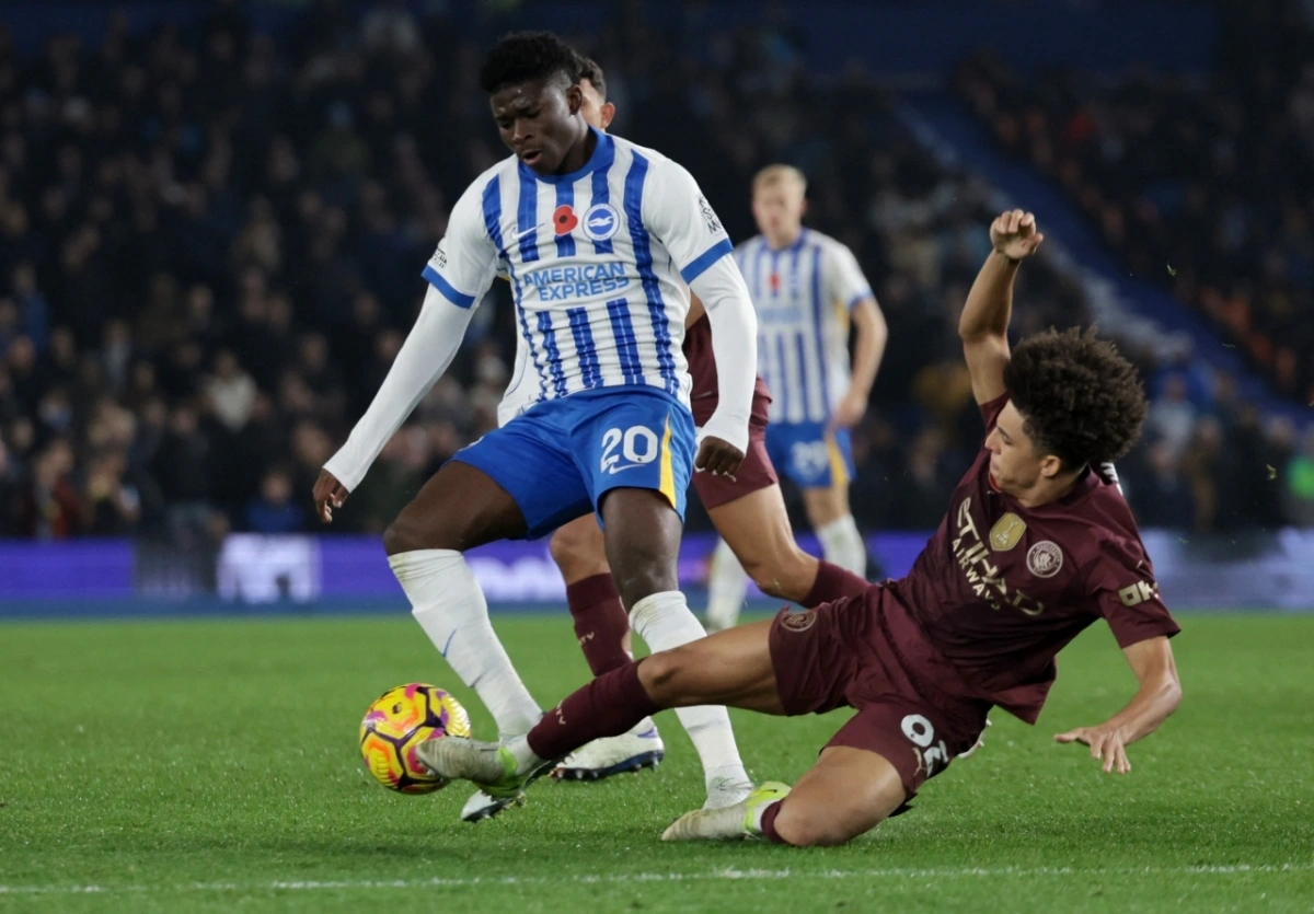 Brighton bỏ lỡ hàng loạt cơ hội ghi bàn ngon ăn trong hiệp hai (Ảnh: Reuters)