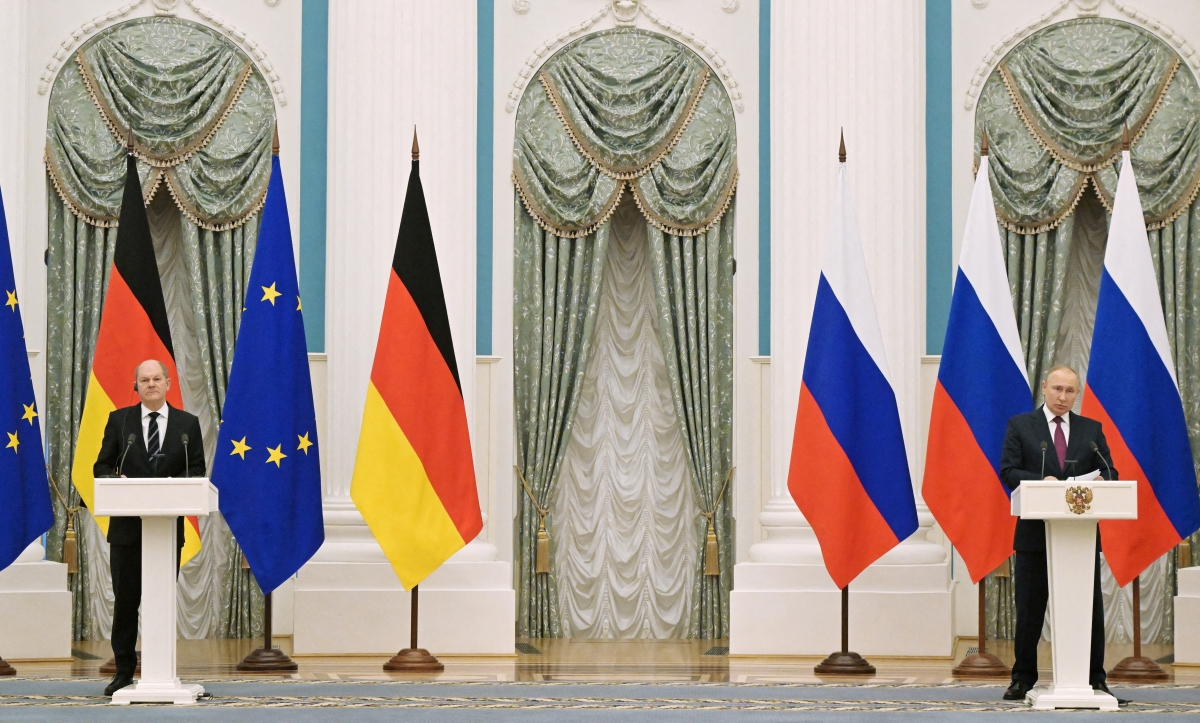 Thủ tướng Đức Olaf Scholz và Tổng thống Nga Vladimir Putin. Ảnh: Reuters