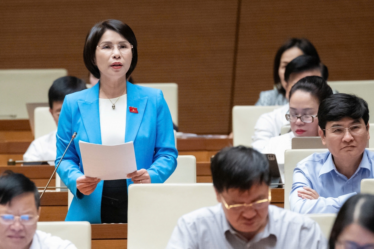 Đại biểu Trần Thị Nhị Hà, nguyên Giám đốc Sở Y tế Hà Nội phát biểu tại thảo luận (Ảnh: Quốc hội)