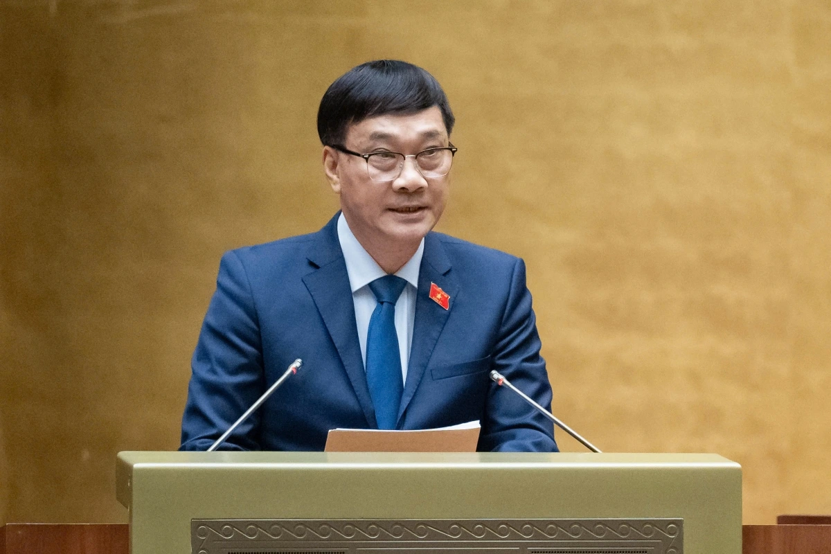 Chủ nhiệm Ủy ban Kinh tế Vũ Hồng Thanh trình bày Báo cáo giải trình, tiếp thu, chỉnh lý dự thảo Luật Quy hoạch đô thị và nông thôn