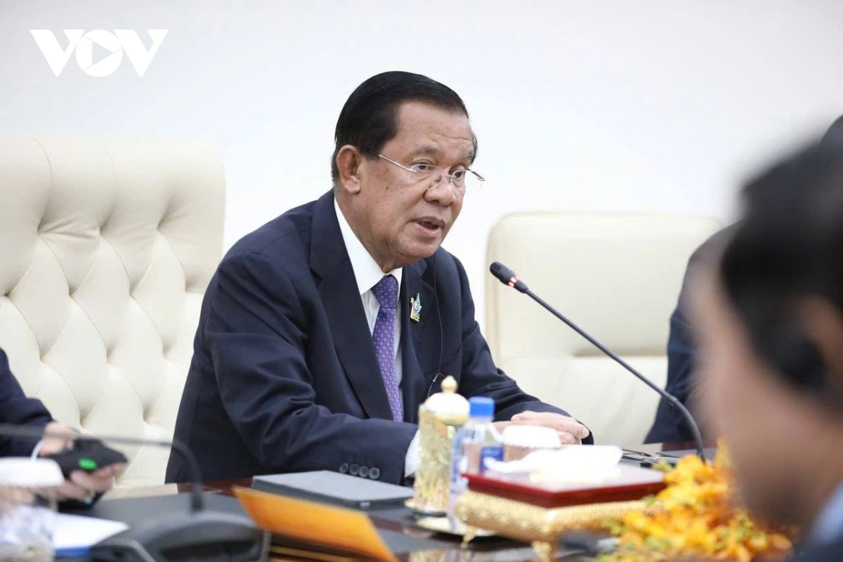 Chủ tịch Hun Sen tán đồng với đề nghị của Chủ tịch Quốc hội về việc hai bên cần kiên định nguyên tắc không cho phép bất cứ lực lượng chính trị, quân sự nào sử dụng lãnh thổ của nước mình để chống nước kia; triển khai thực hiện có hiệu quả các thỏa thuận đã ký giữa hai bên; phối hợp đấu tranh ngăn chặn các hoạt động chống phá của các thế lực thù địch, phòng chống các loại tội phạm xuyên quốc gia, hợp tác bảo vệ an ninh quốc gia, kiểm soát chặt chẽ nhằm ngăn chặn các loại tội phạm xuyên biên giới; phối hợp ngăn chặn thông tin giả mạo, sử dụng mạng xã hội để gây tin thất thiệt, có tính chất kích động gây chia rẽ quan hệ hai Đảng, hai nước. 
