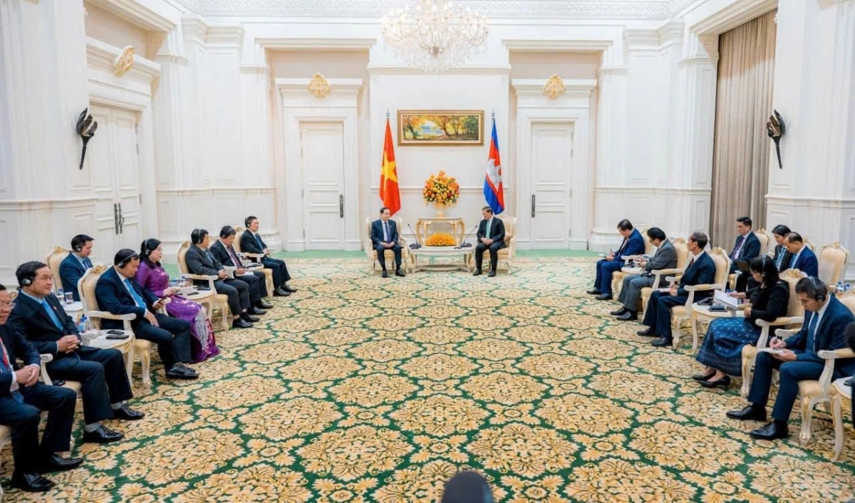 Hai nhà lãnh đạo nhất trí cho rằng, hai bên cần tăng cường giáo dục cho thế hệ trẻ hiểu được sự hy sinh, đóng góp của thế hệ đi trước trong công cuộc đấu tranh giải phóng dân tộc của hai nước trước đấy; từ đó góp phần củng cố, phát triển hơn nữa mối quan hệ láng giềng hữu nghị truyền thống và hợp tác tốt đẹp giữa Việt Nam - Campuchia.