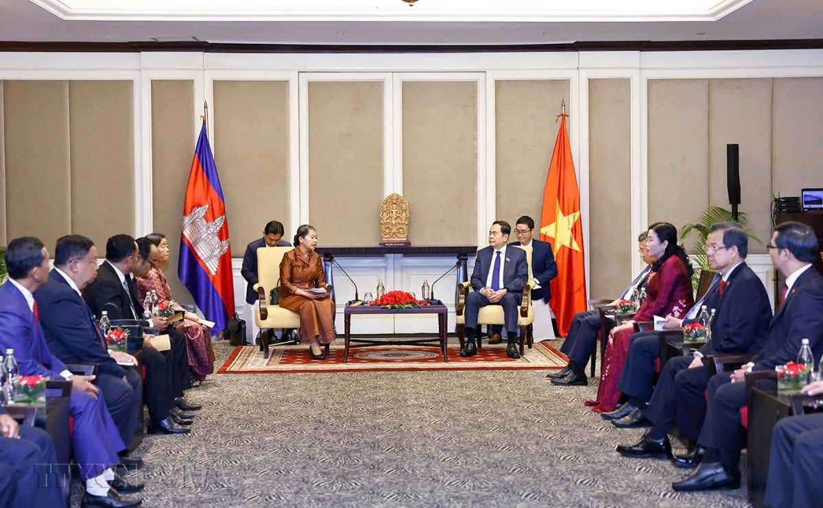 Tại buổi tiếp, Chủ tịch Quốc hội đánh giá cao vai trò của Samdech Men Sam An dù ở cương vị công tác nào cũng có nhiều đóng góp quan trọng cho việc vun đắp, củng cố tình hữu nghị, đoàn kết gắn bó giữa nhân dân hai nước. Chủ tịch Quốc hội mong rằng, với những tình cảm sâu đậm dành cho đất nước và con người Việt Nam, Samdech Men Sam An sẽ tiếp tục có những đóng góp tích cực vào việc đẩy mạnh quan hệ hữu nghị và hợp tác toàn diện giữa hai nước.