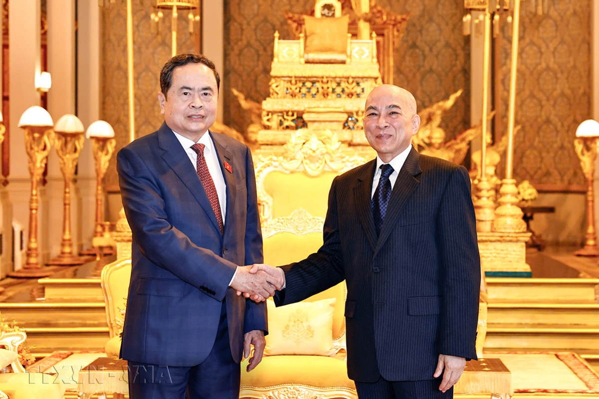 Chủ tịch Quốc hội Trần Thanh Mẫn yết kiến Quốc vương Campuchia Norodom Sihamoni. 