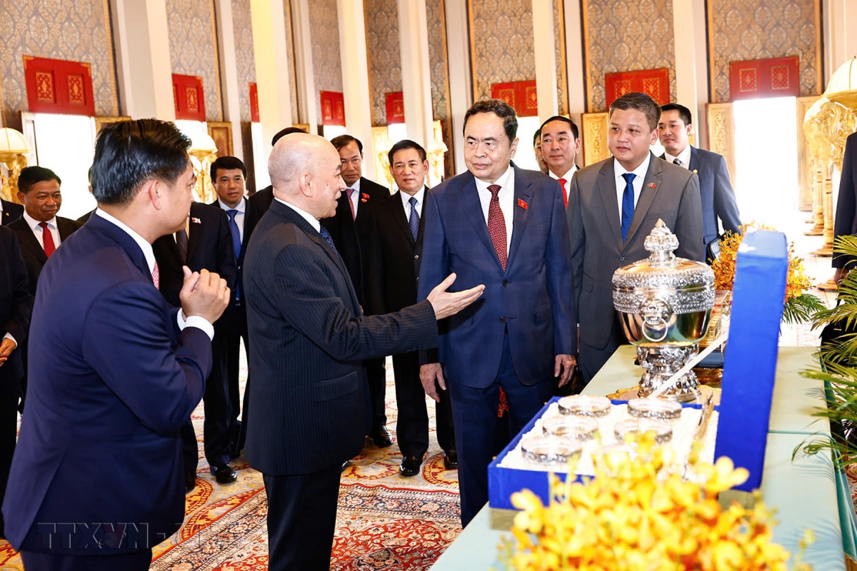 Chủ tịch Quốc hội Trần Thanh Mẫn cho biết, Quốc hội Việt Nam sẽ cùng với Thượng viện, Quốc hội Vương quốc Campuchia tiếp tục tăng cường hợp tác về lập pháp, giám sát và quyết định những vấn đề lớn của đất nước.