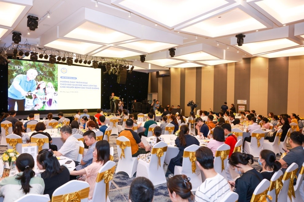 Đông đảo các chuyên gia y tế tham gia thảo luận tại hội thảo