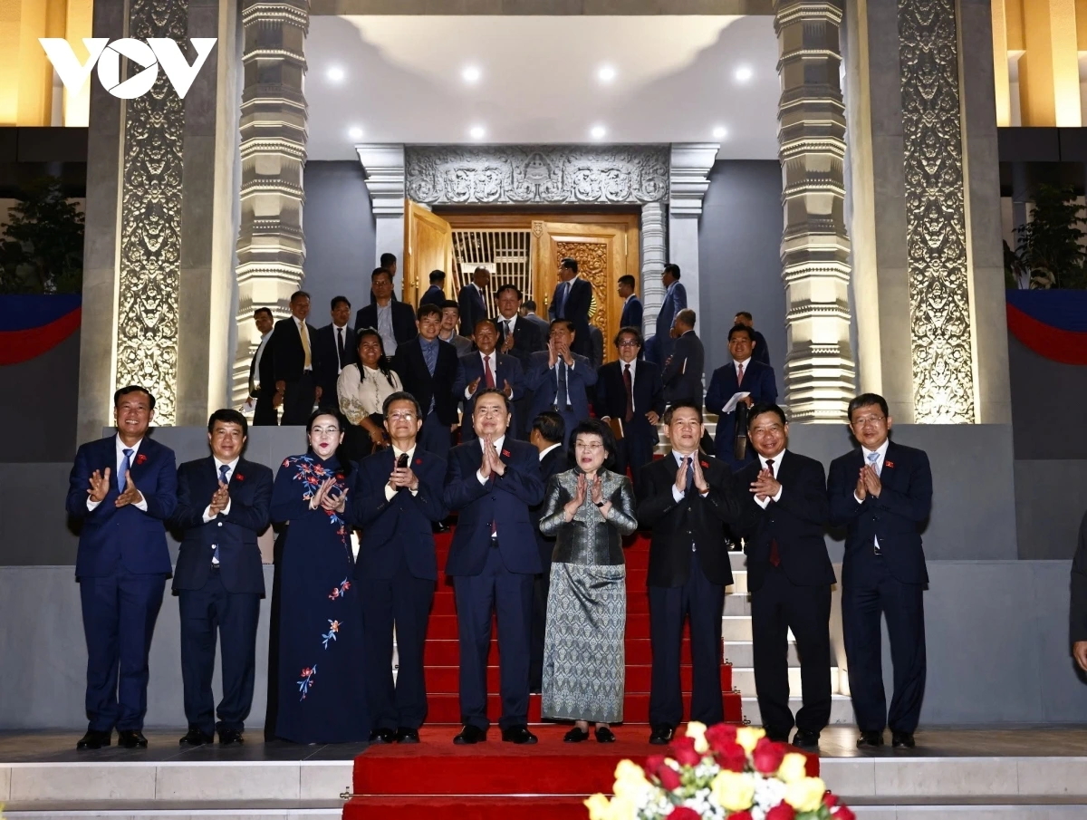 Khởi công vào tháng 12/2021, sau gần 36 tháng thi công, tháng 11/2024, công trình Nhà Quốc hội Campuchia đã hoàn thành và được bàn giao chính thức cho các đơn vị chức năng của bạn quản lý, sử dụng. Công trình có quy mô lớn, với tổng mức đầu tư 25 triệu USD, được xây trên diện tích có chiều ngang 27m, dài 49m, cao 12 tầng và hai tầng hầm làm bãi đỗ xe. Việc thi công công trình trong điều kiện muôn vàn khó khăn bởi ảnh hưởng của đại dịch Covid-19, vượt qua mọi khó khăn, công trình đã hoàn thành, bảo đảm an toàn tuyệt đối và đạt được yêu cầu về tiến độ, chất lượng, mỹ thuật.