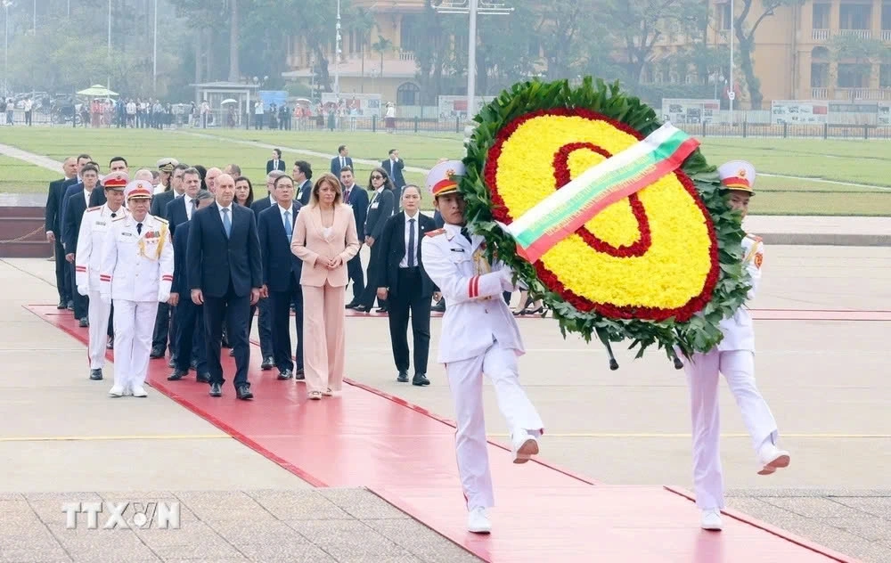 On November 25, President Radev, the First Lady, and the high-level Bulgarian delegation lay wreaths at the Monument to Heroes and Martyrs and pay respects to President Ho Chi Minh at the Ho Chi Minh Mausoleum in Hanoi.