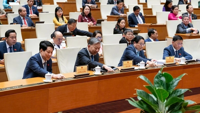 Đại biểu Quốc hội ấn nút biểu quyết tại Kỳ họp thứ 8